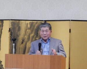 講演する涌井徹会員