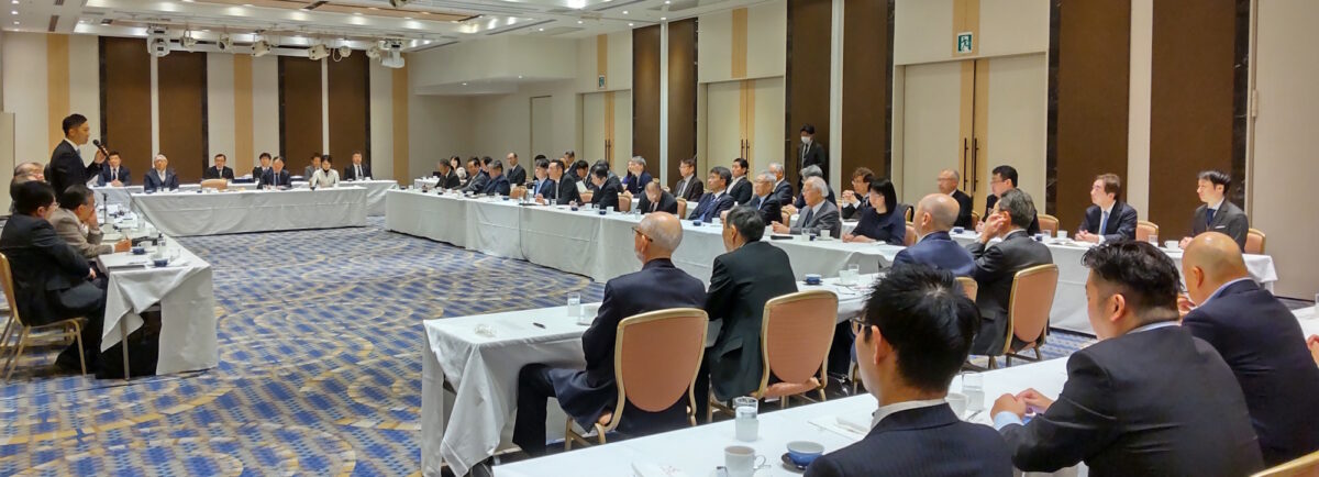 クマ対策などについて意見交換した「第1回鈴木知事との朝食懇談会」